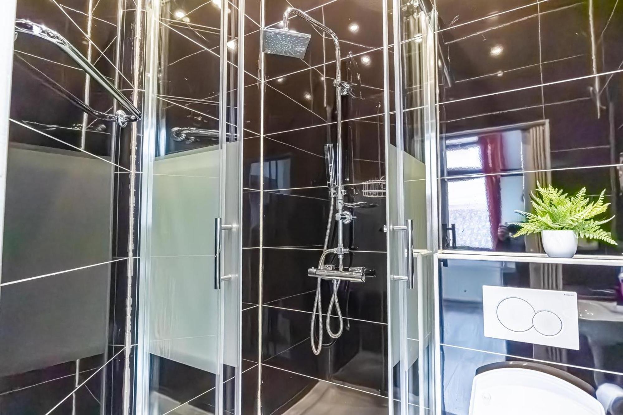 Modern Apartment Suitable For Longstays Виена Екстериор снимка